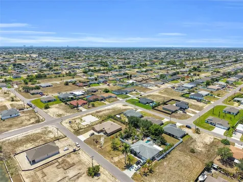 1413 NE 4th Place Cape Coral FL 33909