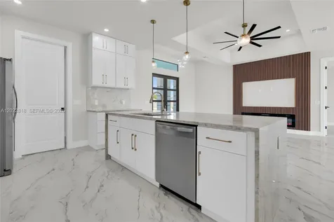 1413 NE 4th Place Cape Coral FL 33909