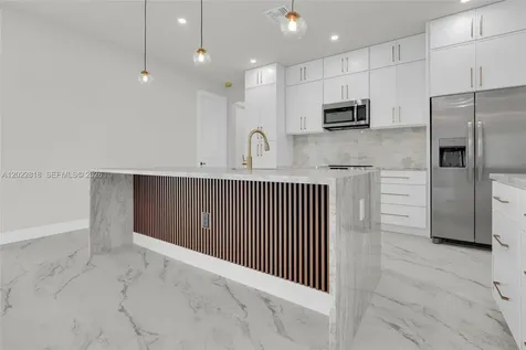 1413 NE 4th Place Cape Coral FL 33909