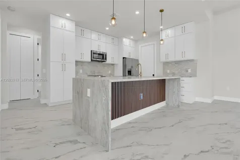 1413 NE 4th Place Cape Coral FL 33909
