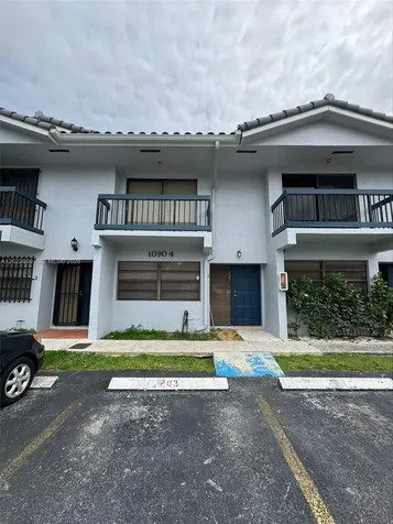 10904 NW 7th Street Miami FL 33172