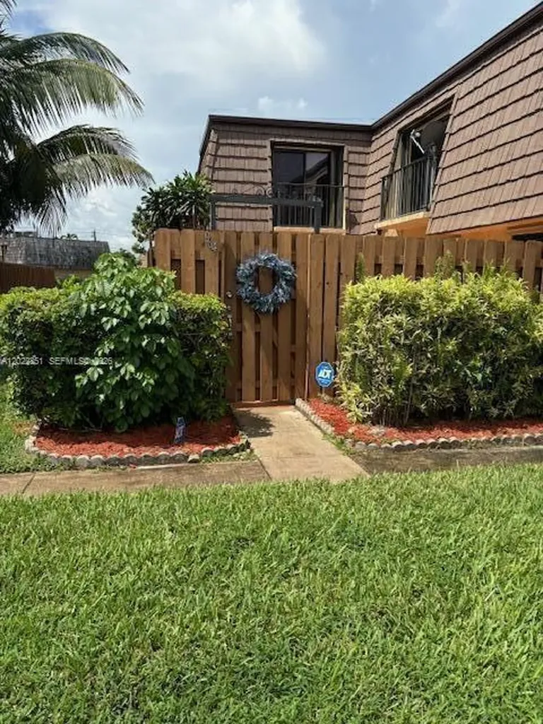 964 Springdale Circle Palm Springs FL 33461