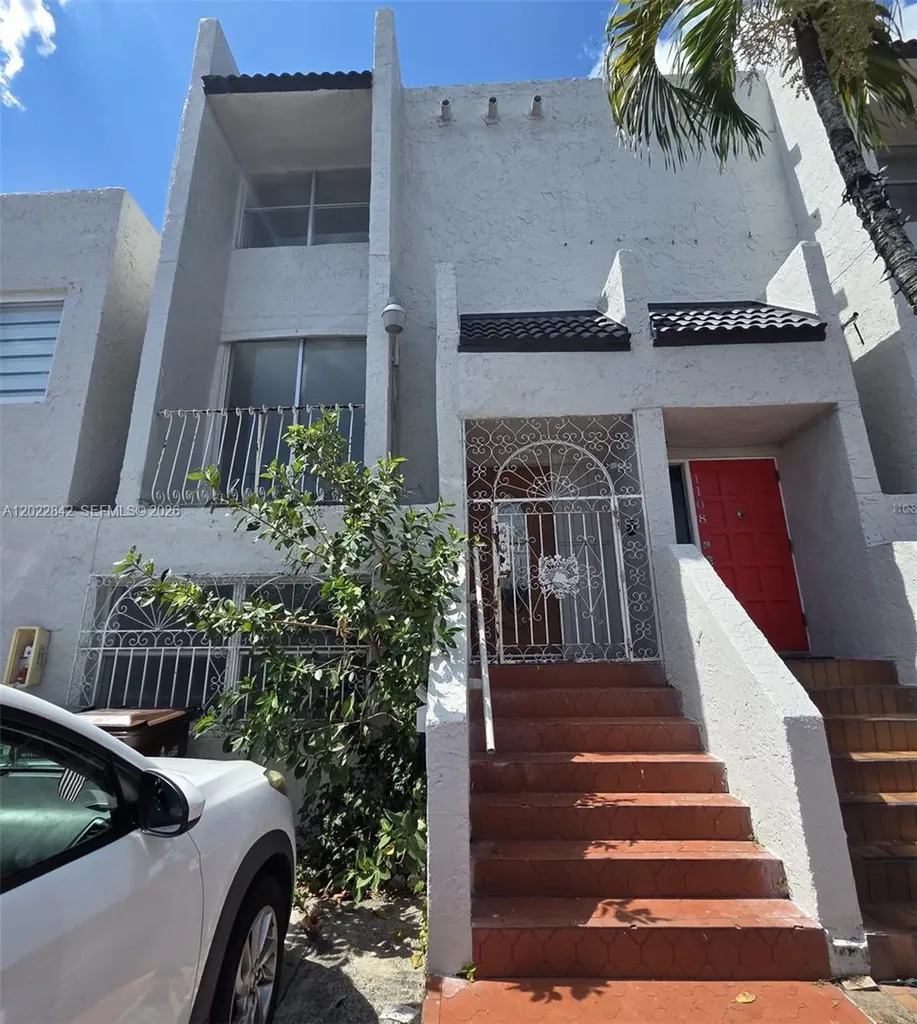 1104 W 44th Street Hialeah FL 33012