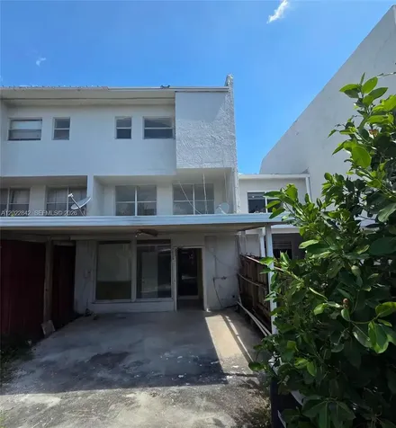 1104 W 44th Street Hialeah FL 33012