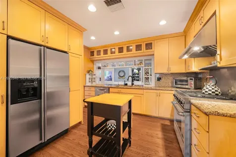 7290 SW 77th Terrace Miami FL 33143
