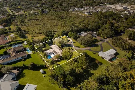 7290 SW 77th Terrace Miami FL 33143