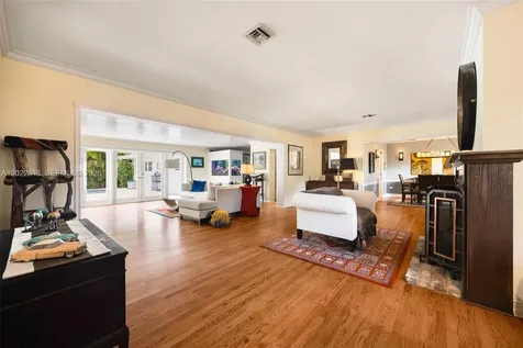 7290 SW 77th Terrace Miami FL 33143