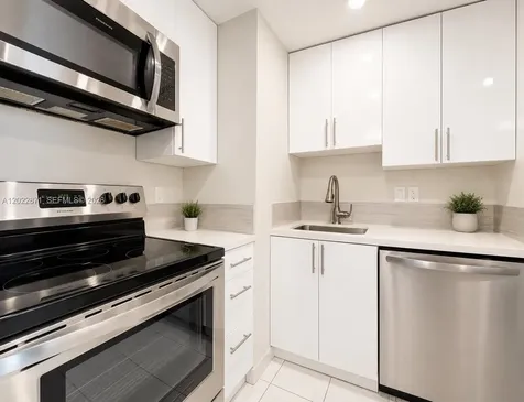 2899 Collins Avenue Miami Beach FL 33140