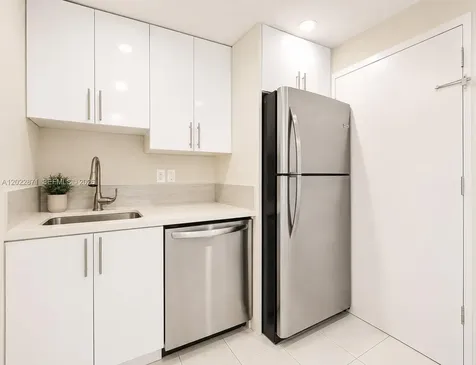 2899 Collins Avenue Miami Beach FL 33140