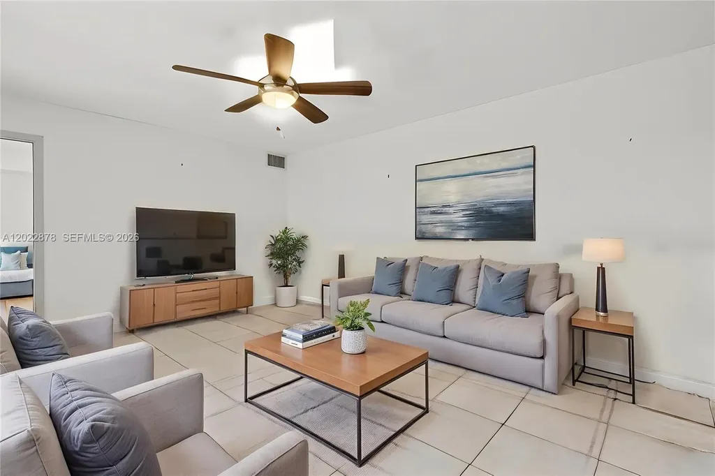 1530 W Harmony Lake Circle Davie FL 33324