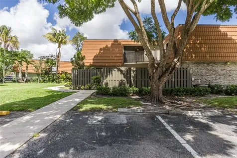 1530 W Harmony Lake Circle Davie FL 33324