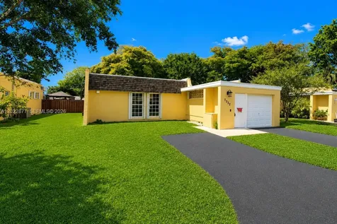 7332 Bay Hill Drive Hialeah FL 33015