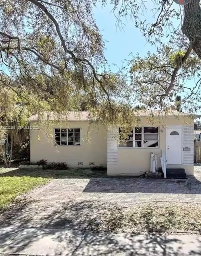 2458 Washington Street Hollywood FL 33020