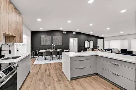 17621 NE 7th Avenue Miami FL 33162