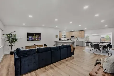 17621 NE 7th Avenue Miami FL 33162