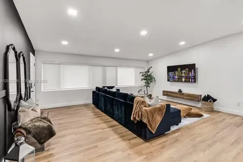 17621 NE 7th Avenue Miami FL 33162