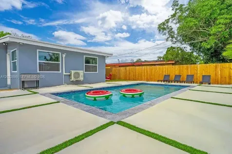 17621 NE 7th Avenue Miami FL 33162
