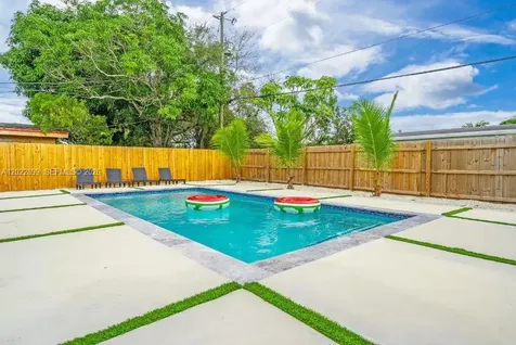17621 NE 7th Avenue Miami FL 33162