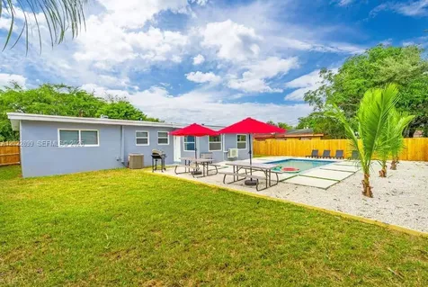 17621 NE 7th Avenue Miami FL 33162