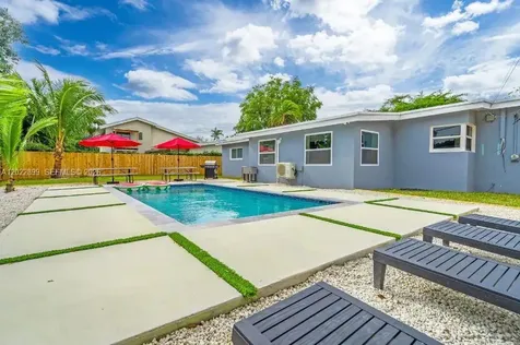 17621 NE 7th Avenue Miami FL 33162