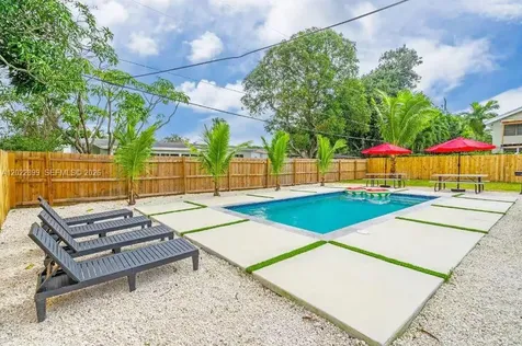17621 NE 7th Avenue Miami FL 33162