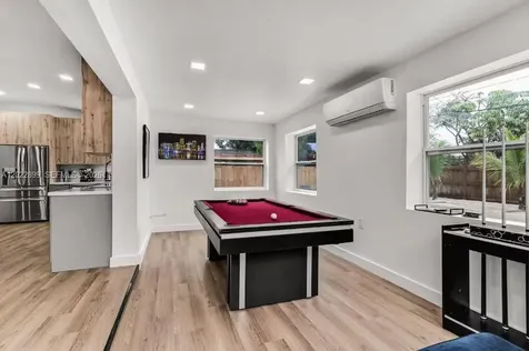17621 NE 7th Avenue Miami FL 33162