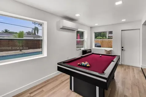 17621 NE 7th Avenue Miami FL 33162