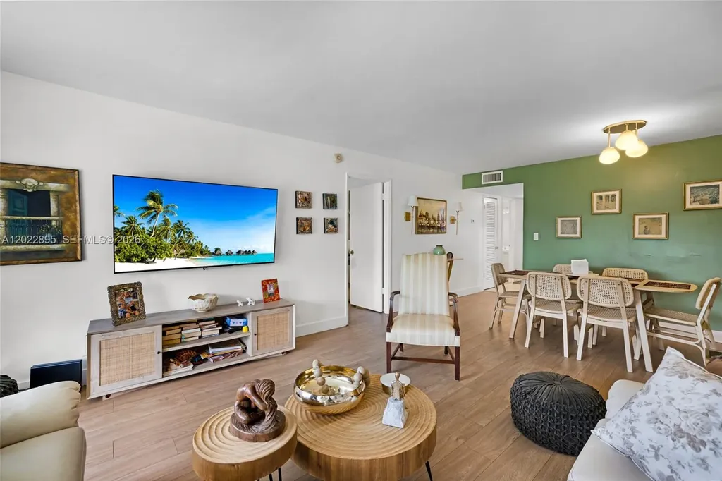 950 Hillcrest Drive Hollywood FL 33021