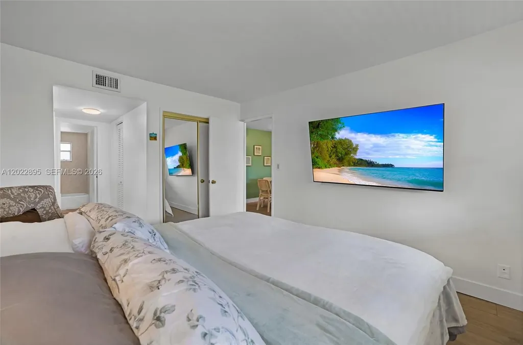 950 Hillcrest Drive Hollywood FL 33021