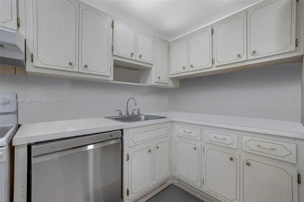 950 Hillcrest Drive Hollywood FL 33021