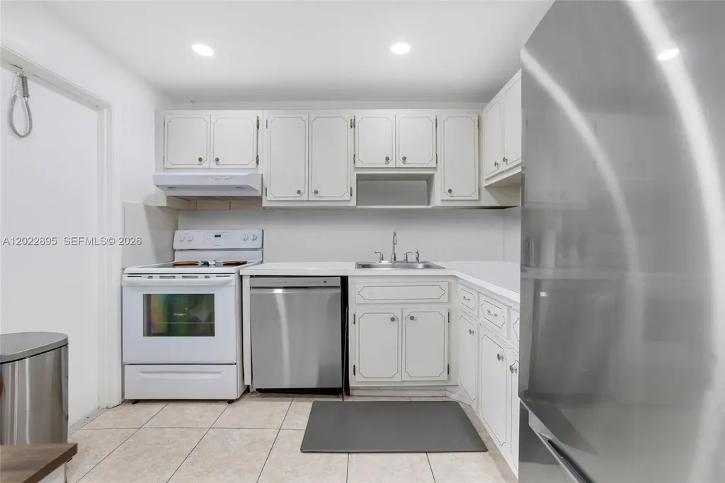 950 Hillcrest Drive Hollywood FL 33021