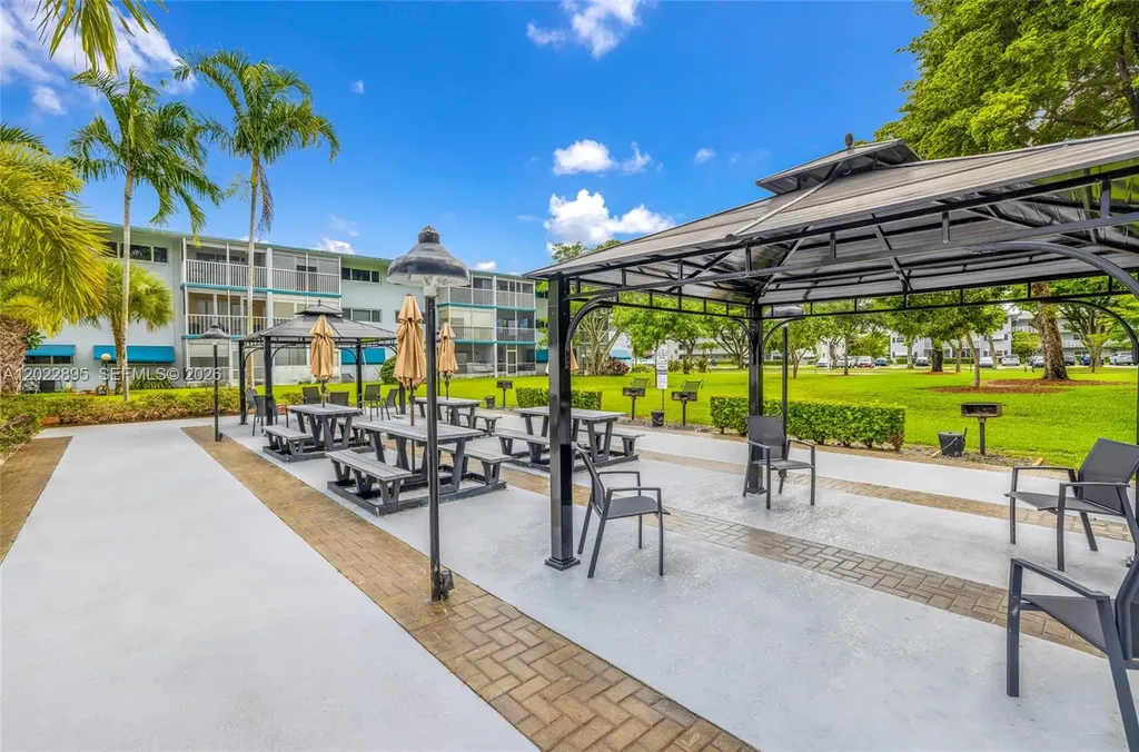 950 Hillcrest Drive Hollywood FL 33021