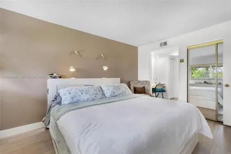 950 Hillcrest Drive Hollywood FL 33021
