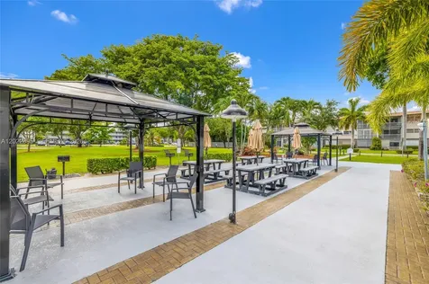 950 Hillcrest Drive Hollywood FL 33021