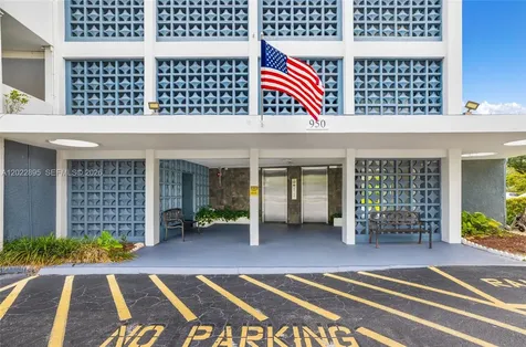 950 Hillcrest Drive Hollywood FL 33021