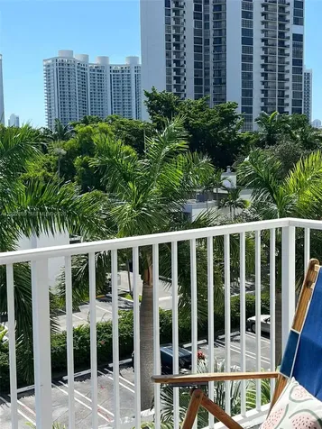 2851 NE 183rd Street Aventura FL 33160