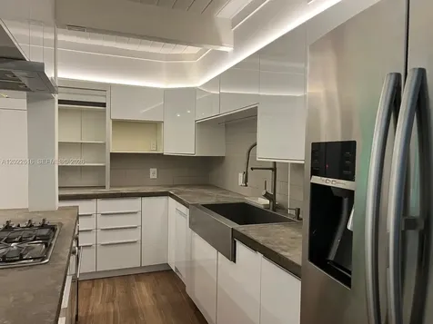 6851 SW 77th Terrace South Miami FL 33143