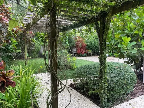 6851 SW 77th Terrace South Miami FL 33143