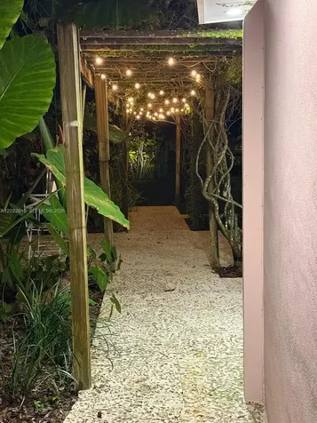 6851 SW 77th Terrace South Miami FL 33143