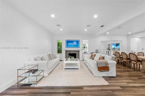5236 Pine Tree Drive Miami Beach FL 33140