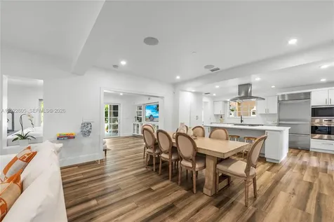 5236 Pine Tree Drive Miami Beach FL 33140