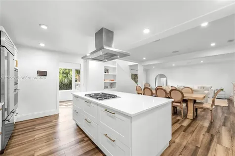5236 Pine Tree Drive Miami Beach FL 33140