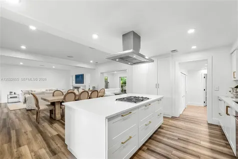 5236 Pine Tree Drive Miami Beach FL 33140