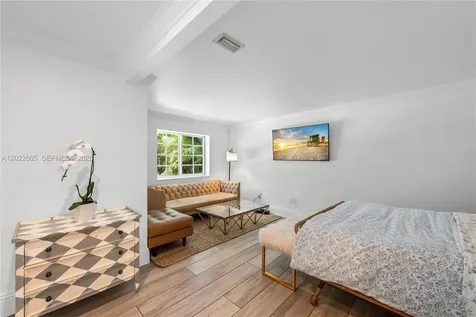 5236 Pine Tree Drive Miami Beach FL 33140