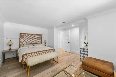 5236 Pine Tree Drive Miami Beach FL 33140