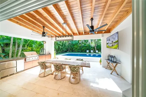 5236 Pine Tree Drive Miami Beach FL 33140