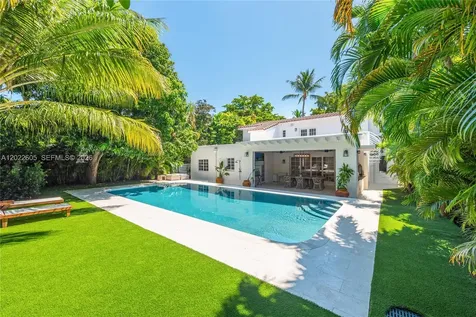 5236 Pine Tree Drive Miami Beach FL 33140