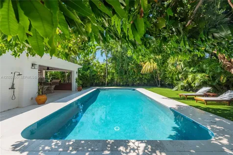 5236 Pine Tree Drive Miami Beach FL 33140