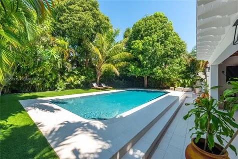 5236 Pine Tree Drive Miami Beach FL 33140