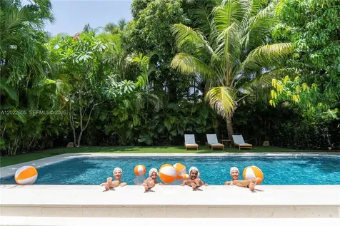 5236 Pine Tree Drive Miami Beach FL 33140